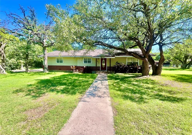 Photo 3 of Single family home for sale at 601 Navajo Trl, Hamilton, TX 76531 | MLS# 21269849 | Listing updated on 2026-07-14