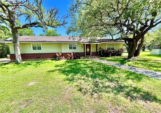 Photo 3 of Single family home for sale at 601 Navajo Trl, Hamilton, TX 76531 | MLS# 21269849 | Listing updated on 2026-07-14