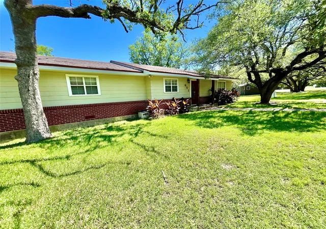 Photo 4 of Single family home for sale at 601 Navajo Trl, Hamilton, TX 76531 | MLS# 21269849 | Listing updated on 2026-07-14