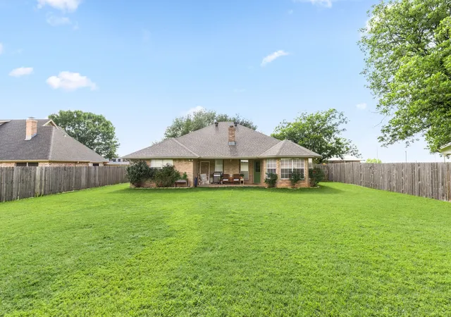 Homes for sale in Henrietta, TX | 310 Centennial Pkwy, Henrietta, TX 76365 | MLS# 21266437
