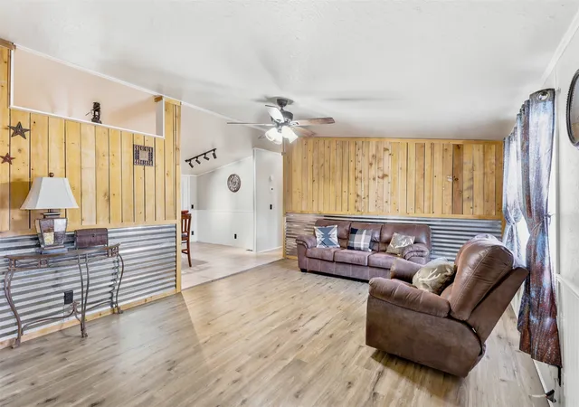 Photo 2 of Manufactured home for sale at 937 Nacogdoches River Dr, Granbury, TX 76048 | MLS# 21267366 | Listing updated on 2026-07-26