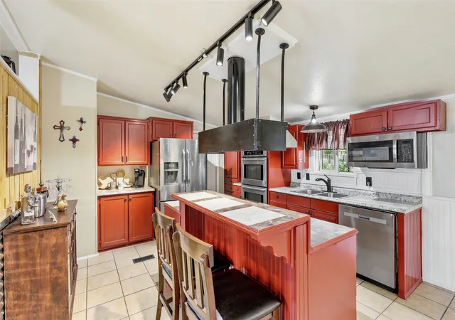 Photo 3 of Manufactured home for sale at 937 Nacogdoches River Dr, Granbury, TX 76048 | MLS# 21267366 | Listing updated on 2026-07-26