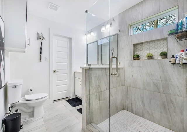 5th image of 3606 Sayle St, Greenville, TX 75401 | MLS# 21270041