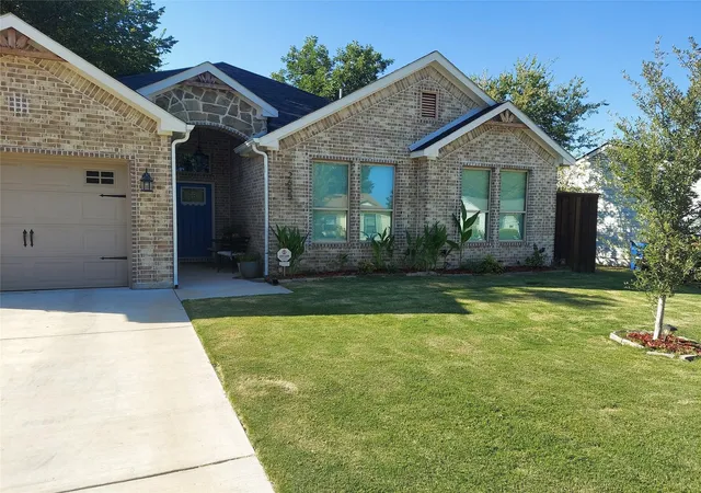 Photo 1 of Single family home for sale at 2655 Kathleen Ave, Dallas, TX 75216 | MLS# 21270042 | Listing updated on 2026-08-30