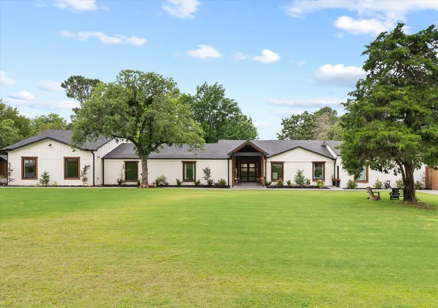 Photo 1 of Single family home for sale at 1584 Randol Mill Ave, Southlake, TX 76092 | MLS# 21257687 | Listing updated on 2026-07-12