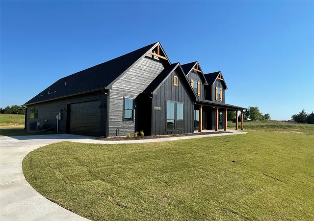Photo 2 of Single family home for sale at 4 Dixie Estates Wy, Whitesboro, TX 76273 | MLS# 21270021 | Listing updated on 2026-08-23