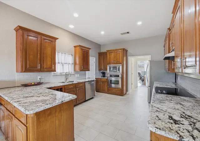 Photo 3 of Single family home for sale at 10106 Ravenswood Rd, Granbury, TX 76049 | MLS# 21268532 | Listing updated on 2026-08-20