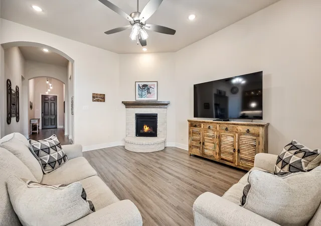 Photo 4 of Single family home for sale at 4020 Grotto Dr, Royse City, TX 75189 | MLS# 21269963 | Listing updated on 2026-09-23
