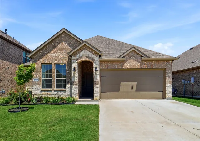 Homes for sale in Aubrey, TX | 11225 Gold Pan Trl, Aubrey, TX 76227 | MLS# 21270183