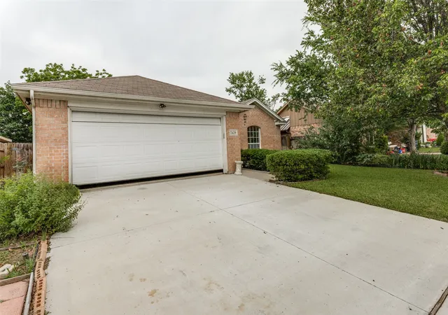 3rd image of 7429 Creekfall Dr, Fort Worth, TX 76137 | MLS# 21258705