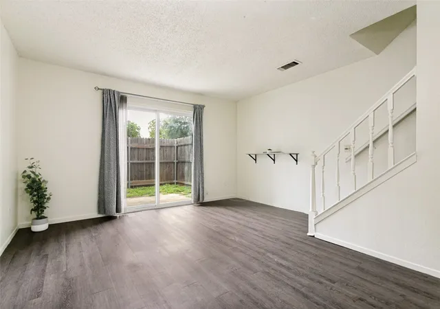 3rd image of 634 W Collins St, Denton, TX 76201 | MLS# 21201908