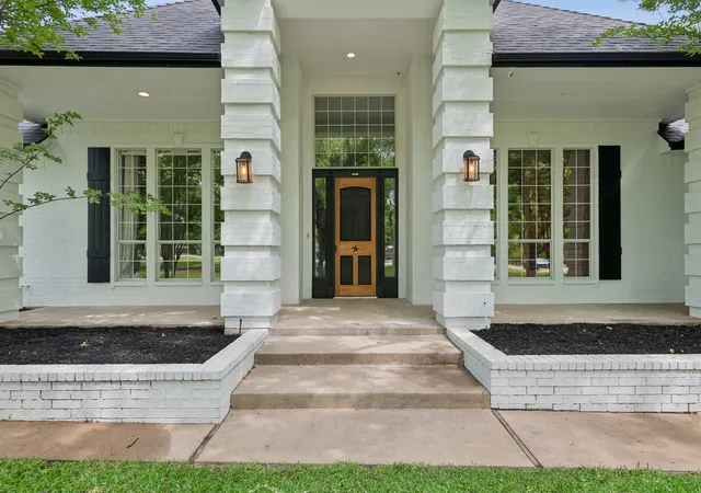 Photo 2 of Single family home for sale at 5501 Equestrian Dr, Granbury, TX 76049 | MLS# 21258417 | Listing updated on 2026-08-18
