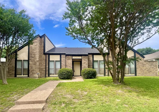 Photo 1 of Single family home for sale at 9931 Chimney Hill Ln, Dallas, TX 75243 | MLS# 21265550 | Listing updated on 2026-08-18