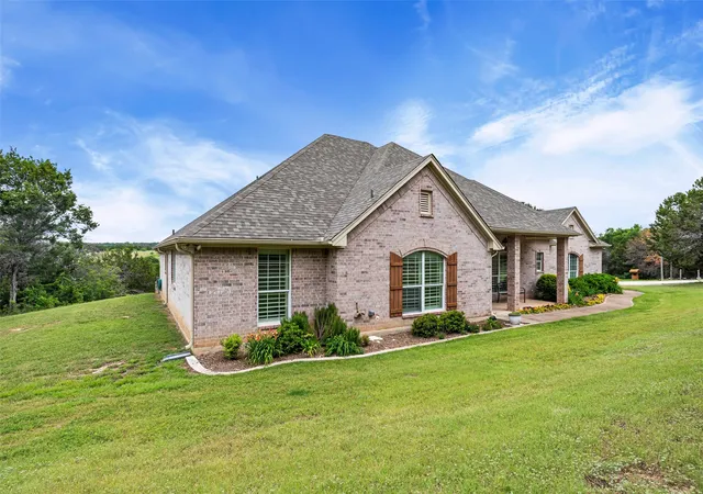 Homes for sale in Tolar, TX | 2809 Wind Point Ct, Tolar, TX 76476 | MLS# 21266374