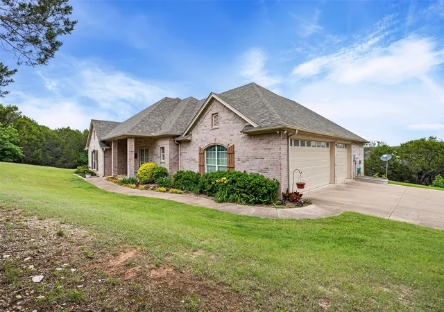 Homes for sale in Tolar, TX | 2809 Wind Point Ct, Tolar, TX 76476 | MLS# 21266374