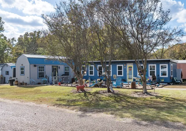 Homes for sale in Gun Barrel City, TX | 205 Scott Ln, Gun Barrel City, TX 75156 | MLS# 21270260