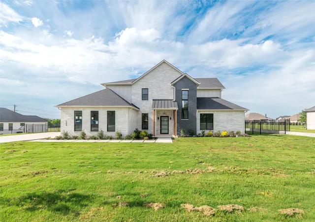 Photo 1 of Mansion for sale at 208 W Cottage Hill Pkwy, Celina, TX 75009 | MLS# 21246228 | Listing updated on 2026-07-07