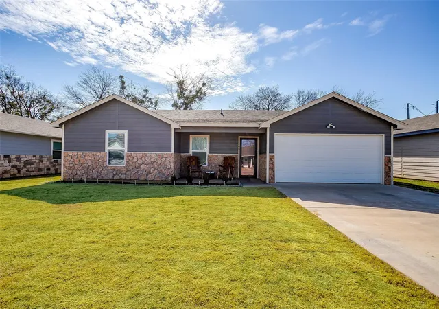 Homes for sale in Rio Vista, TX | 408 Whitney Ct, Rio Vista, TX 76093 | MLS# 21270094