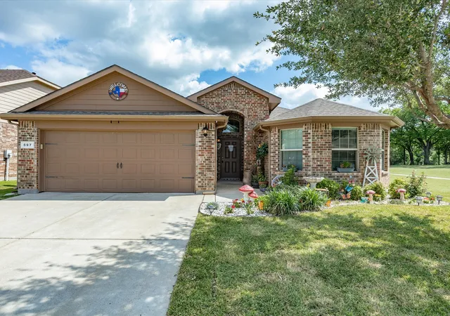 Photo 2 of Sale Pending at 597 Creekview Dr, Azle, TX 76020 | MLS# 21270345 | Listing updated on 2026-07-08