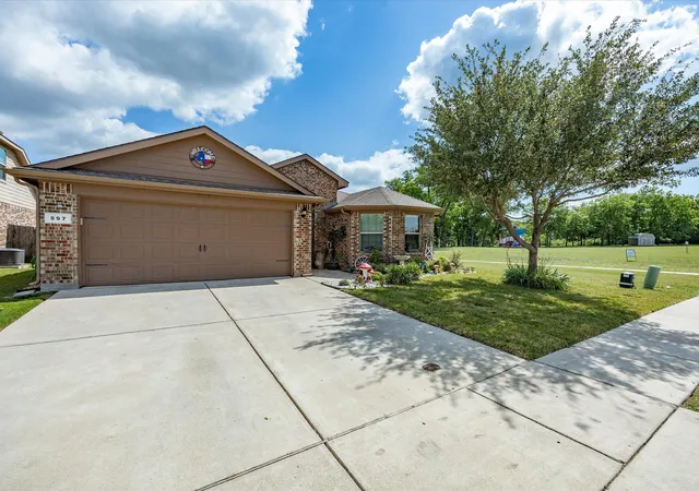 Photo 3 of Sale Pending at 597 Creekview Dr, Azle, TX 76020 | MLS# 21270345 | Listing updated on 2026-07-08