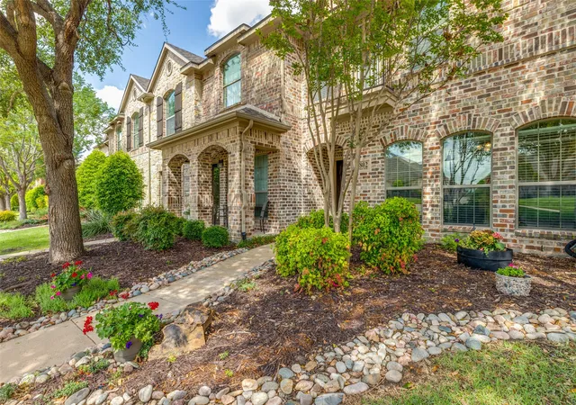 Photo 2 of Townhouse for sale at 5802 Antique Rose Trl, Fairview, TX 75069 | MLS# 21268252 | Listing updated on 2026-08-19