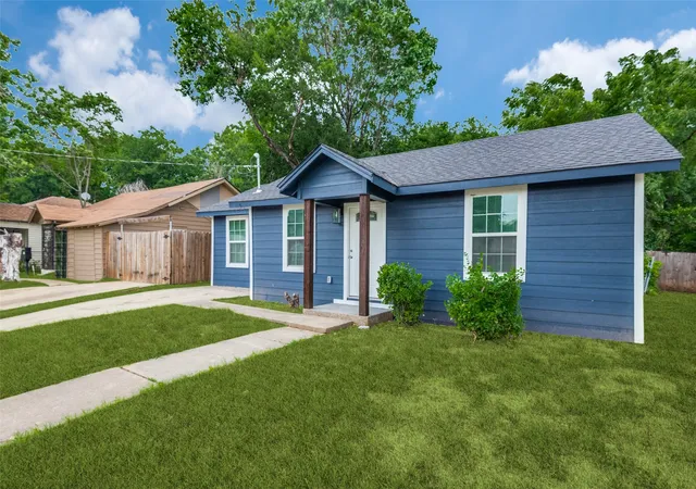 Homes for sale in Dallas, TX | 5006 Bartlett Ave, Dallas, TX 75216 | MLS# 21269166