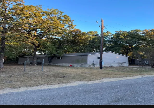 2nd image of 136 Coahoma St, Mabank, TX 75156 | MLS# 21270429