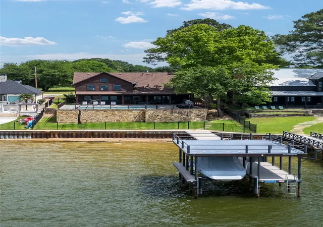 Homes for sale in Star Harbor, TX | 143 Shoreline Dr, Star Harbor, TX 75148 | MLS# 21270230