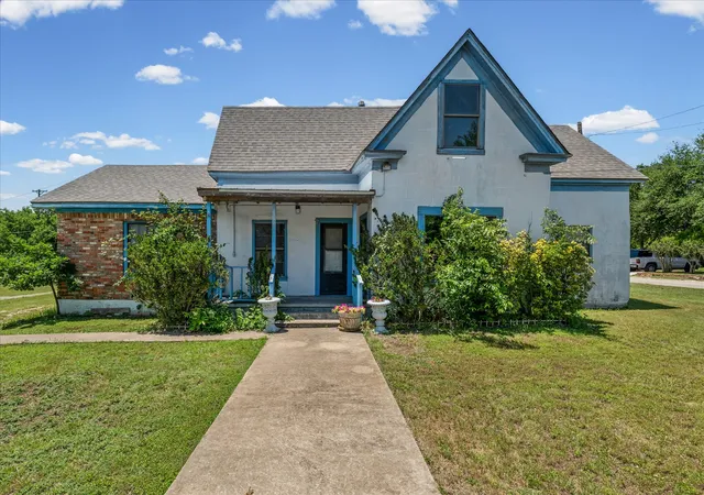 Photo 1 of Single family home for sale at 700 N 3rd St, Mc Gregor, TX 76657 | MLS# 21267829 | Listing updated on 2026-08-27