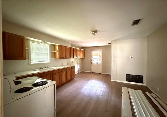 5th image of 506 Edmonson Ave, Athens, TX 75751 | MLS# 21267885