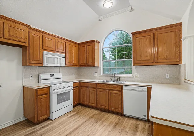 2nd image of 1504 Clover Ln, Granbury, TX 76048 | MLS# 21270475