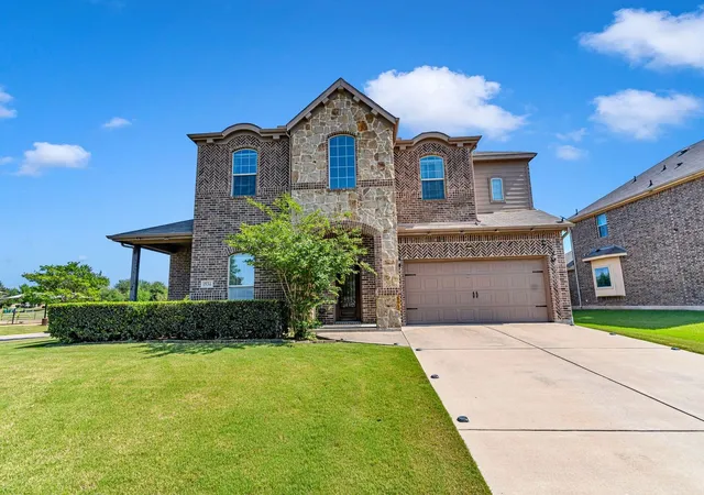 Photo 2 of Sale Pending at 1534 Trail Ridge Dr, Cedar Hill, TX 75104 | MLS# 21267770 | Listing updated on 2026-07-14