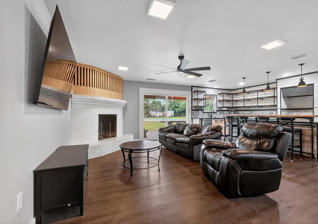 Photo 3 of Sale Pending at 4041 Burleson Retta Rd, Burleson, TX 76028 | MLS# 21268166 | Listing updated on 2026-07-28