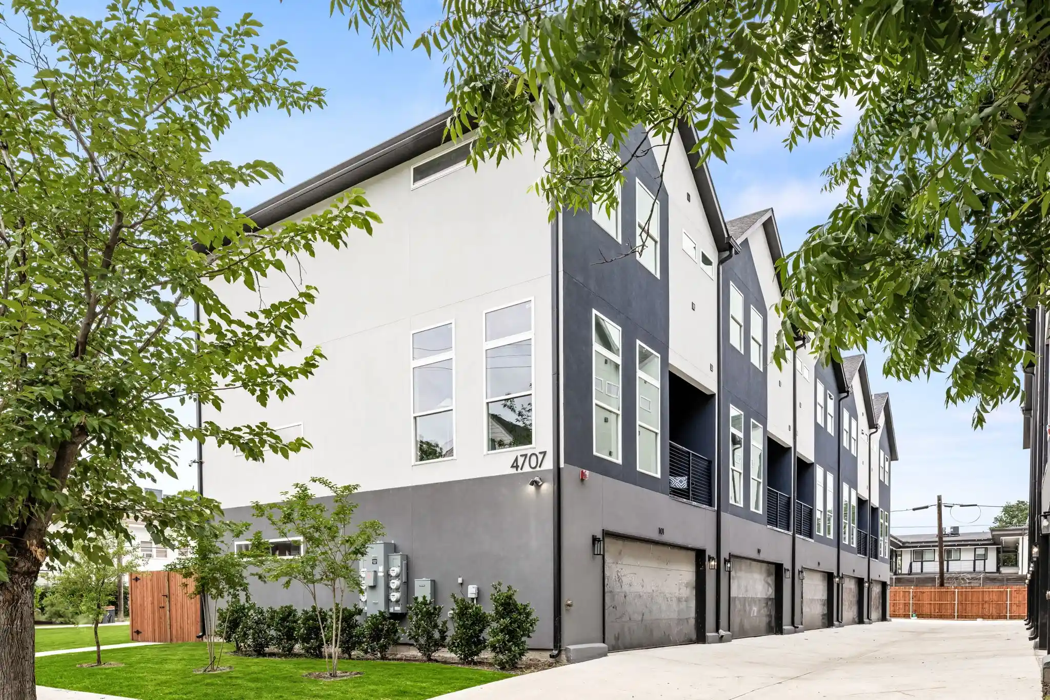 Multi family home for sale at 4707 Virginia Ave, Dallas, TX 75204 | MLS# 21264869