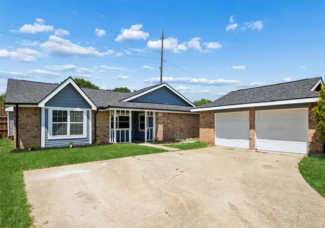 Homes for sale in Carrollton, TX | 2035 Sancerre Ln, Carrollton, TX 75007 | MLS# 21266650