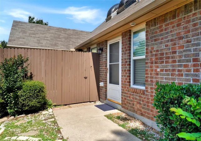 Homes for sale in Euless, TX | 2909 Normandy Ct, Euless, TX 76039 | MLS# 21269633