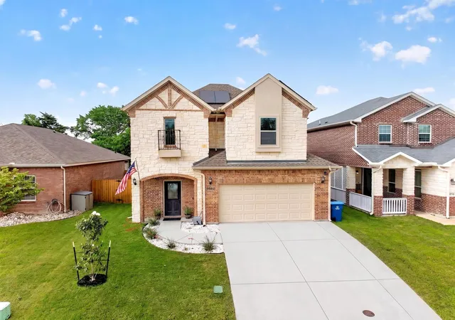 Photo 2 of Sale Pending at 6622 Windward View Dr, Rowlett, TX 75088 | MLS# 21253743 | Listing updated on 2026-07-15