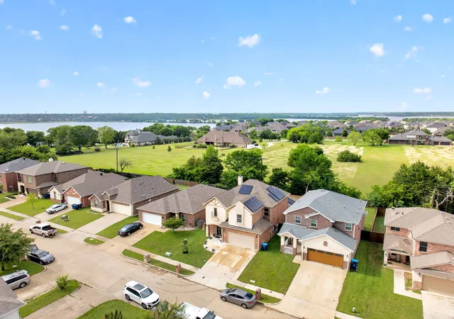 Photo 3 of Sale Pending at 6622 Windward View Dr, Rowlett, TX 75088 | MLS# 21253743 | Listing updated on 2026-07-15