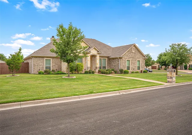 Photo 2 of Single family home for sale at 283 Briarleaf Cir, Hewitt, TX 76643 | MLS# 21270643 | Listing updated on 2026-10-08