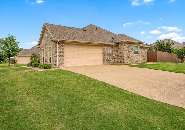 Photo 3 of Single family home for sale at 283 Briarleaf Cir, Hewitt, TX 76643 | MLS# 21270643 | Listing updated on 2026-10-08