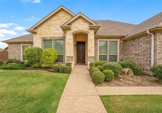 Photo 4 of Single family home for sale at 283 Briarleaf Cir, Hewitt, TX 76643 | MLS# 21270643 | Listing updated on 2026-10-08