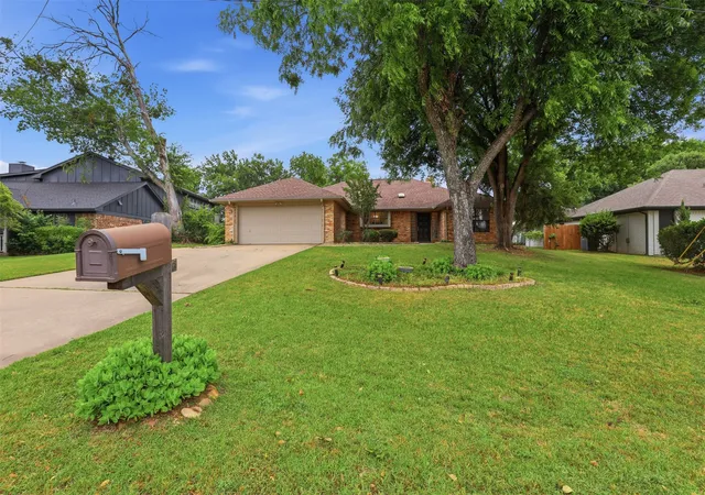 Homes for sale in De Cordova, TX | 5207 Fairway Cir, De Cordova, TX 76049 | MLS# 21270611
