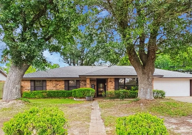 Single family home for sale at 710 Bunny Rabbit Rd, Athens, TX 75751 | MLS# 21270673