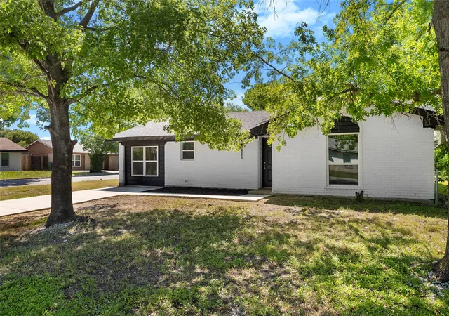 Homes for sale in Seagoville, TX | 826 Johnnie Row, Seagoville, TX 75159 | MLS# 21270568