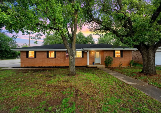 Homes for sale in Mc Gregor, TX | 1400 W 6th St, Mc Gregor, TX 76657 | MLS# 21270672