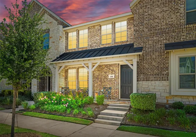 Townhouse for sale at 408 4Th St, Argyle, TX 76226 | MLS# 21263824