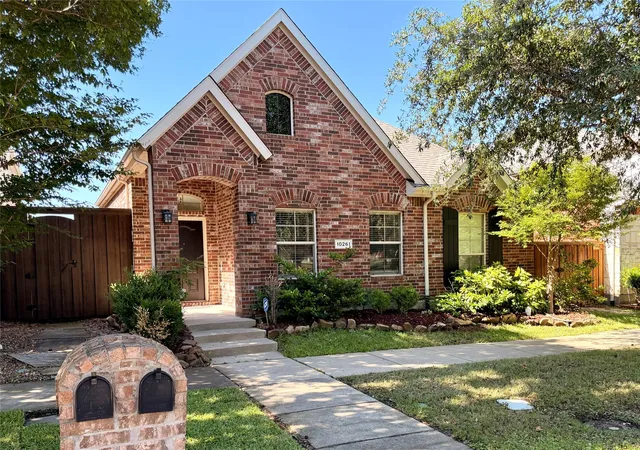 Homes for sale in Frisco, TX | 10261 Limbercost Ln, Frisco, TX 75035 | MLS# 21270867