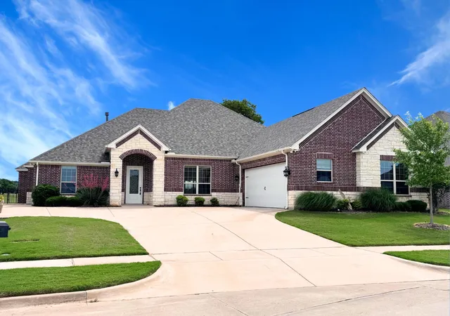 Photo 2 of Single family home for sale at 2025 Clive Dr, Granbury, TX 76048 | MLS# 21263257 | Listing updated on 2026-08-26