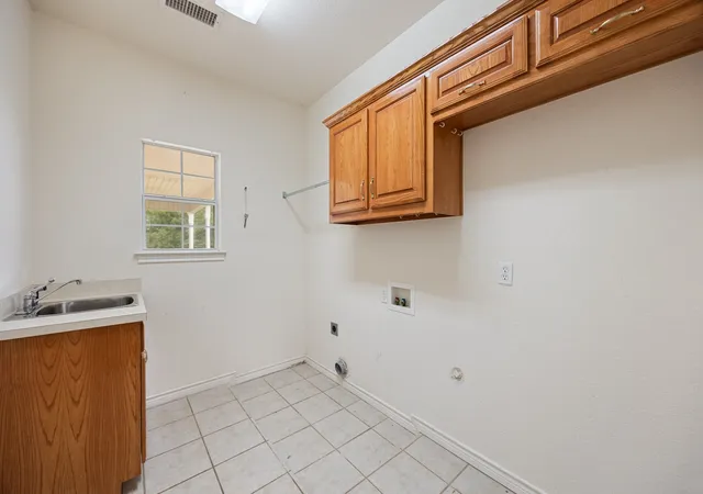 Photo 3 of Single family home for sale at 7644 County Rd 302 Rd, Terrell, TX 75160 | MLS# 21247790 | Listing updated on 2026-09-16