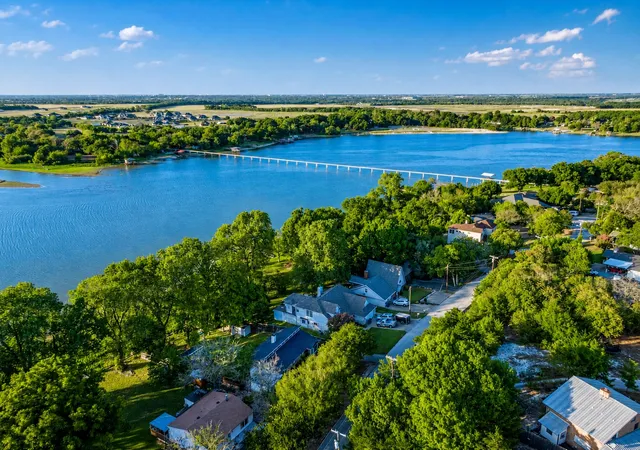 Homes for sale in Waxahachie, TX | 309 Lakewood Dr, Waxahachie, TX 75165 | MLS# 21253275